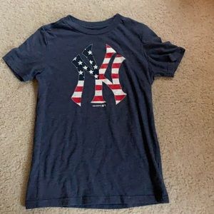 Youth large New York Yankees tee